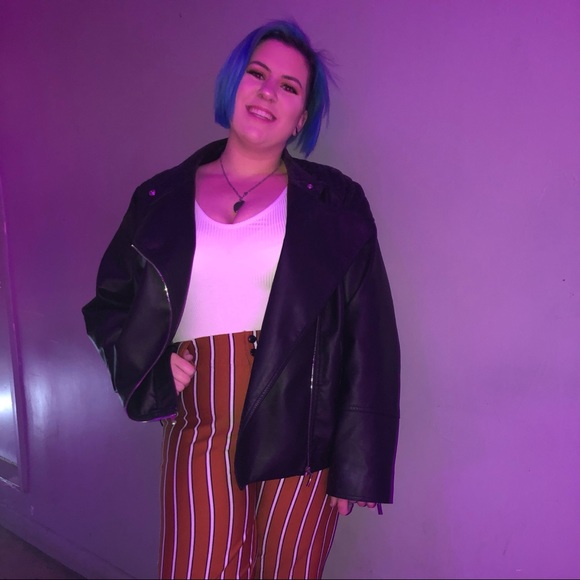 Meet your Posher, Lauren - Picture 2 of 4